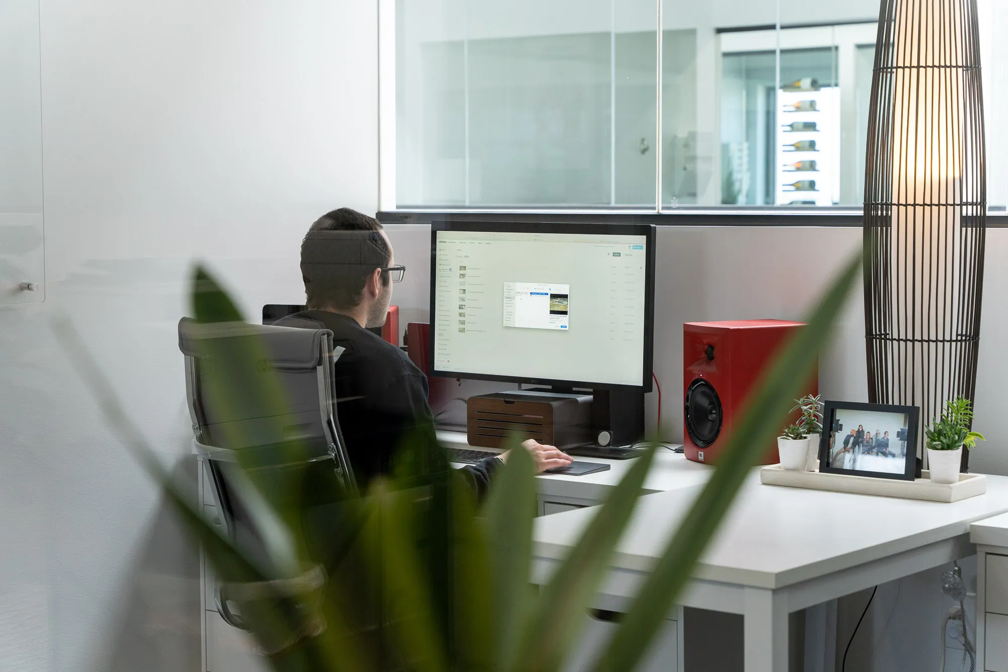 Comprehensive Guide to Direct Mail Trends in 2023 PHENYX